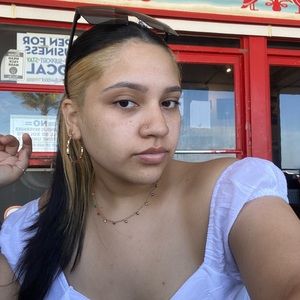 Meet your Posher, Juju